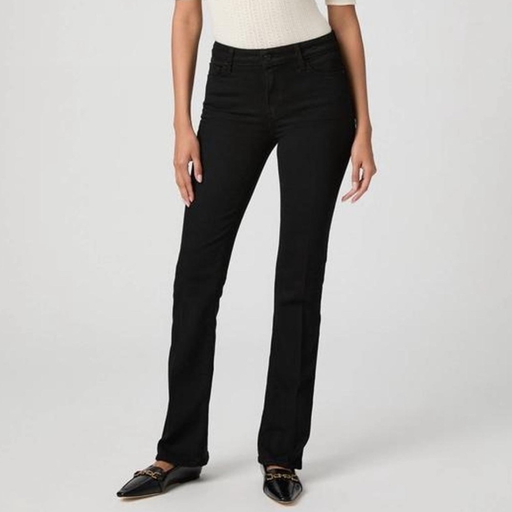 PAIGE Jeans High Rise Manhattan 32" Bootcut
Jean | Color: Black | Size 32